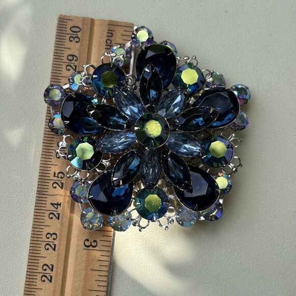 Large Blue AB Rhinestone Layered Flower Brooch Unsigned Judylee 2.75 - Picture 7 of 7